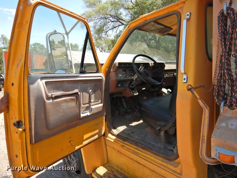 image for item GN9935 1982 Ford F8000  dump truck