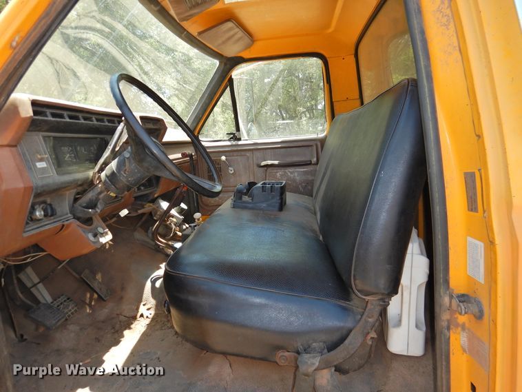 image for item GN9935 1982 Ford F8000  dump truck