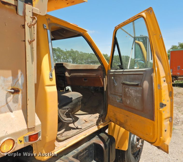 image for item GN9935 1982 Ford F8000  dump truck