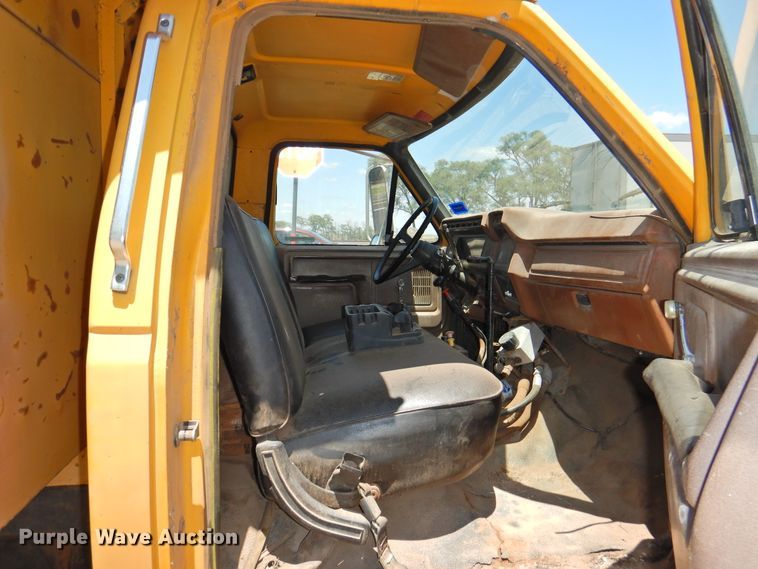 image for item GN9935 1982 Ford F8000  dump truck