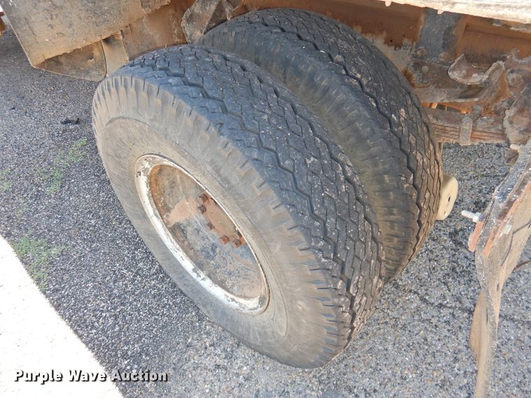 image for item GN9935 1982 Ford F8000  dump truck