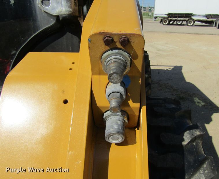 image for item GQ9020 2015 Caterpillar 262D  skid steer loader