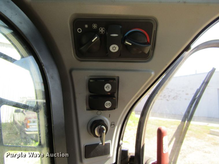 image for item GQ9020 2015 Caterpillar 262D  skid steer loader