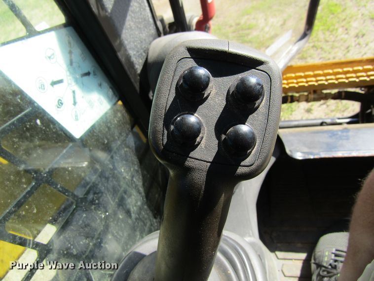 image for item GQ9020 2015 Caterpillar 262D  skid steer loader