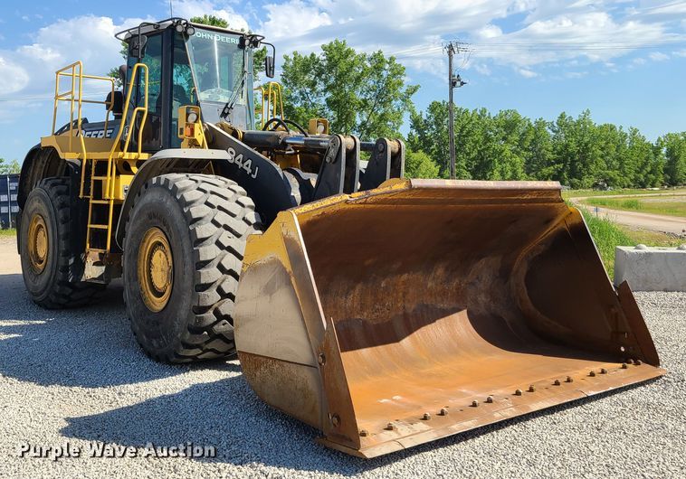 image for item GT9104 2006 John Deere 844J  wheel loader