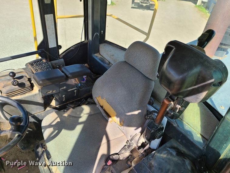 image for item GT9104 2006 John Deere 844J  wheel loader