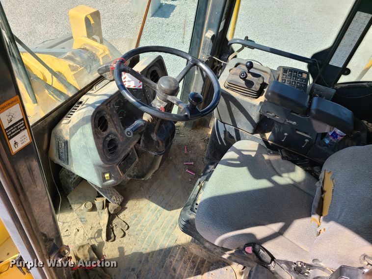 image for item GT9104 2006 John Deere 844J  wheel loader