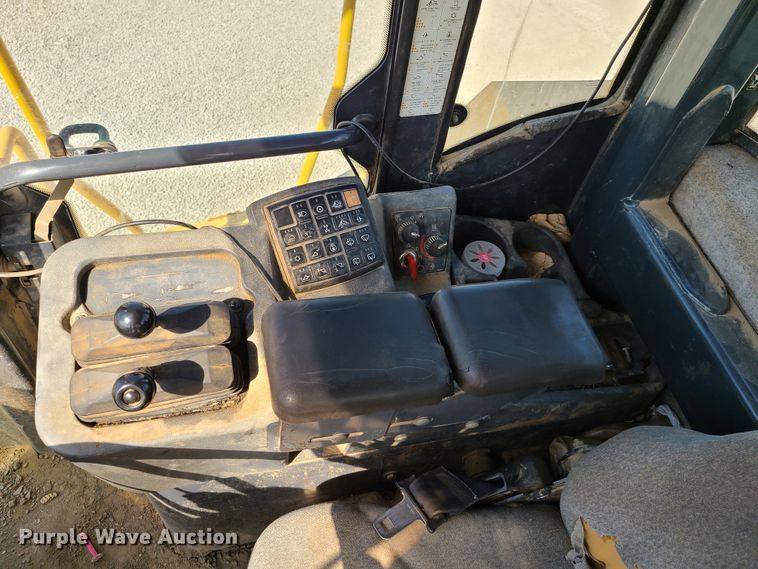 image for item GT9104 2006 John Deere 844J  wheel loader