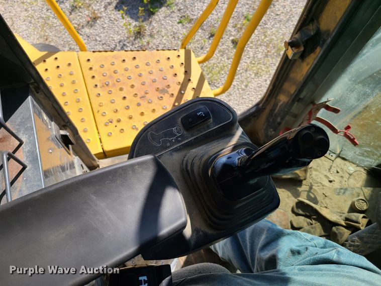 image for item GT9104 2006 John Deere 844J  wheel loader