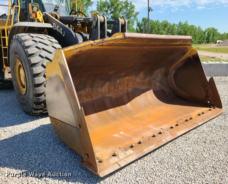 image for item GT9104 2006 John Deere 844J  wheel loader