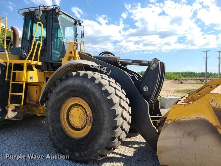 image for item GT9104 2006 John Deere 844J  wheel loader
