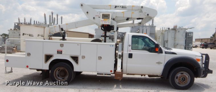 image for item GT9261 2012 Ford F550 Super Duty  bucket truck