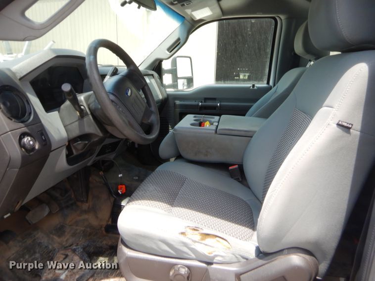 image for item GT9261 2012 Ford F550 Super Duty  bucket truck