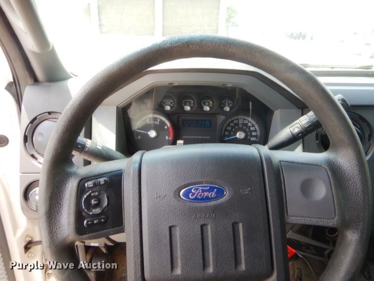 image for item GT9261 2012 Ford F550 Super Duty  bucket truck