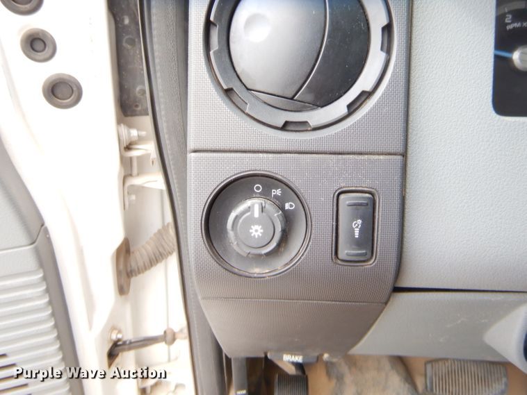 image for item GT9261 2012 Ford F550 Super Duty  bucket truck