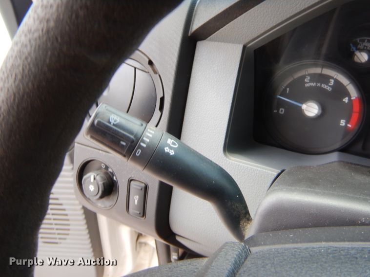 image for item GT9261 2012 Ford F550 Super Duty  bucket truck