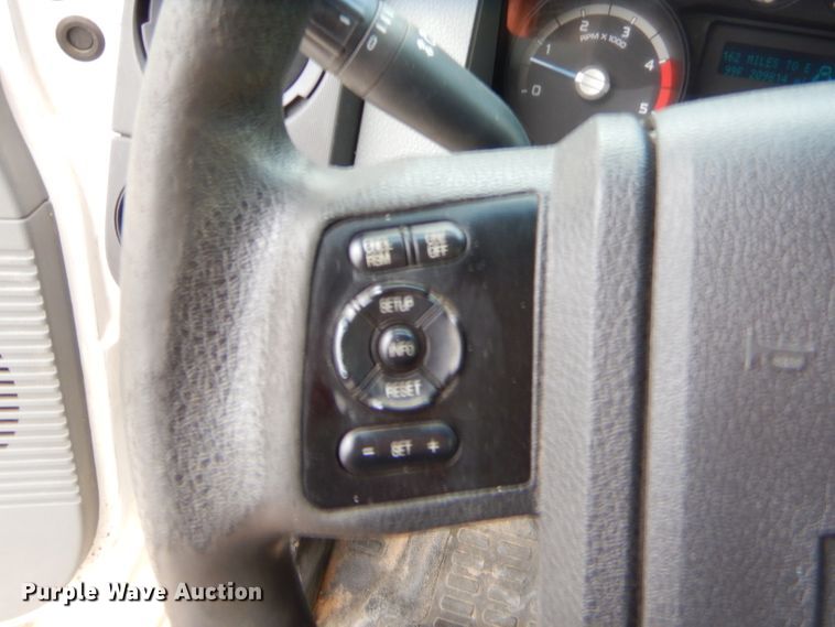 image for item GT9261 2012 Ford F550 Super Duty  bucket truck