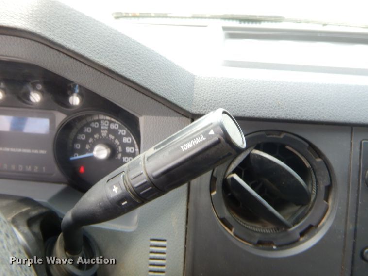 image for item GT9261 2012 Ford F550 Super Duty  bucket truck