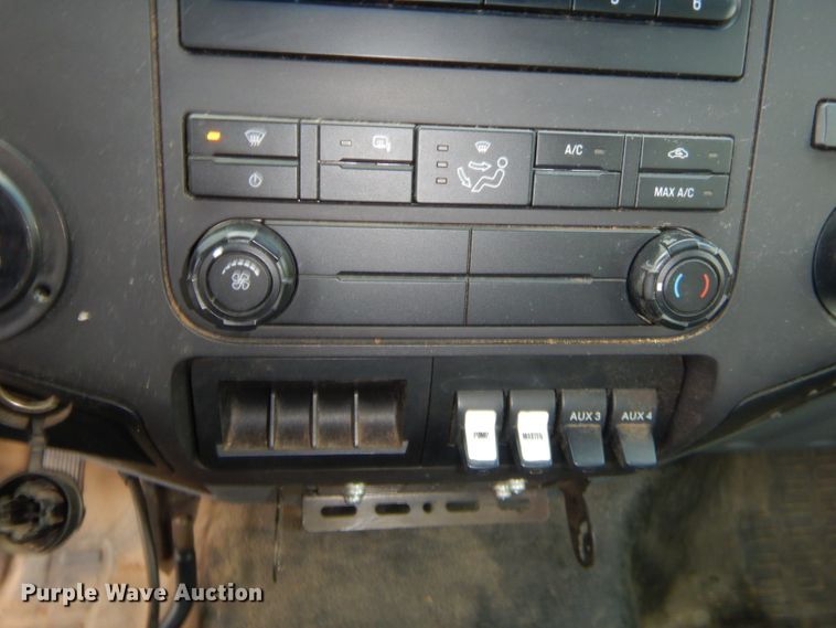 image for item GT9261 2012 Ford F550 Super Duty  bucket truck