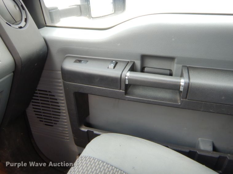 image for item GT9261 2012 Ford F550 Super Duty  bucket truck