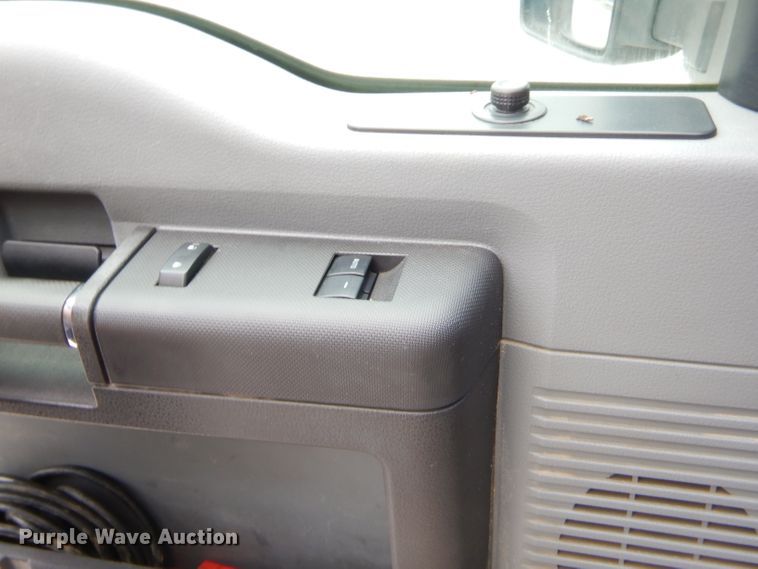 image for item GT9261 2012 Ford F550 Super Duty  bucket truck