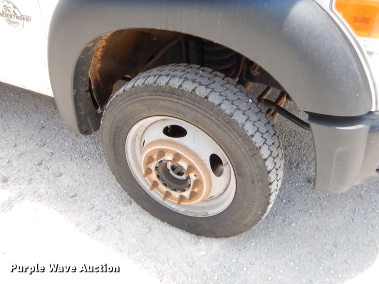 image for item GT9261 2012 Ford F550 Super Duty  bucket truck