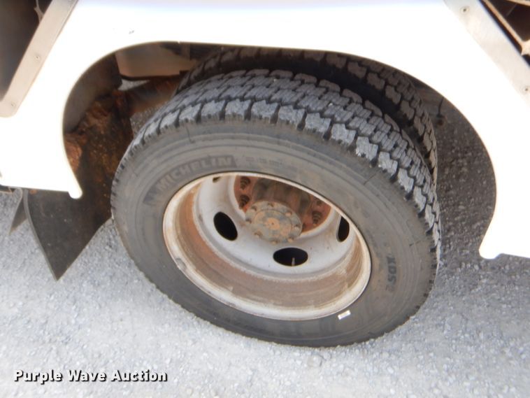 image for item GT9261 2012 Ford F550 Super Duty  bucket truck