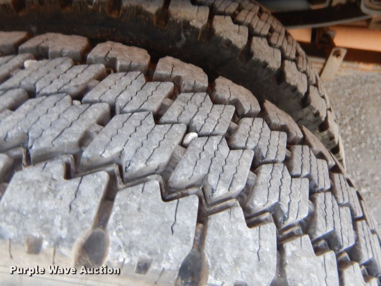 image for item GT9261 2012 Ford F550 Super Duty  bucket truck