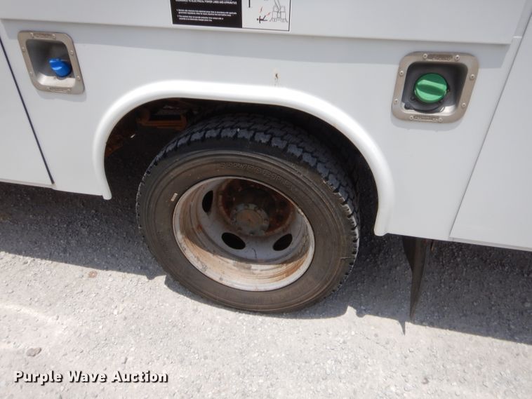 image for item GT9261 2012 Ford F550 Super Duty  bucket truck