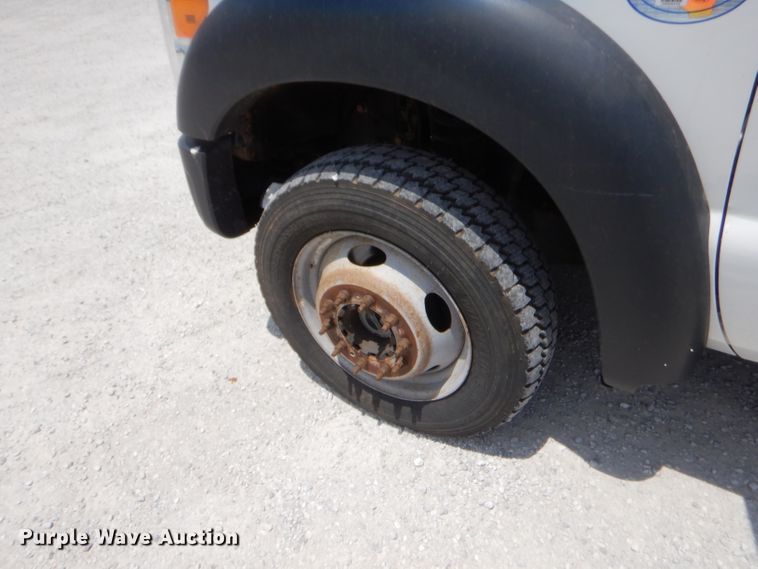 image for item GT9261 2012 Ford F550 Super Duty  bucket truck