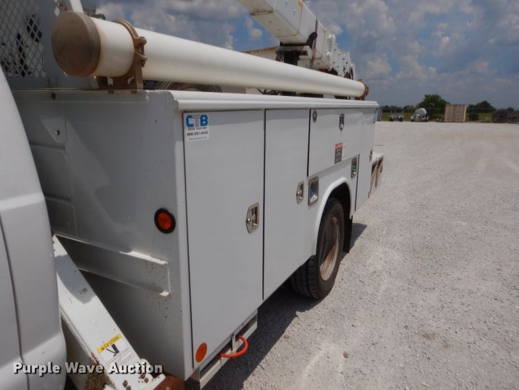 image for item GT9261 2012 Ford F550 Super Duty  bucket truck