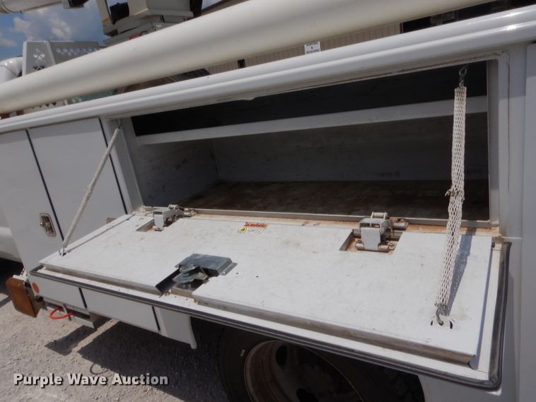 image for item GT9261 2012 Ford F550 Super Duty  bucket truck