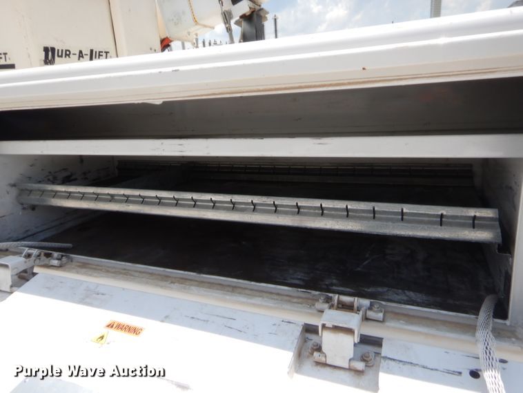 image for item GT9261 2012 Ford F550 Super Duty  bucket truck