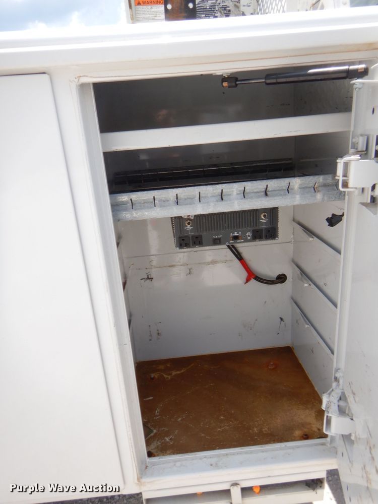 image for item GT9261 2012 Ford F550 Super Duty  bucket truck