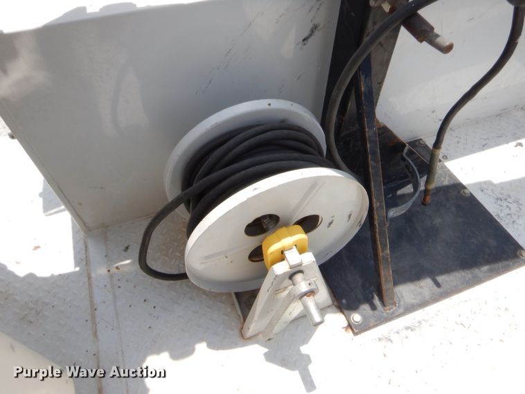 image for item GT9261 2012 Ford F550 Super Duty  bucket truck