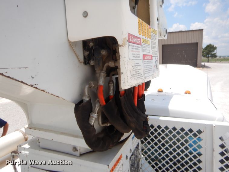 image for item GT9261 2012 Ford F550 Super Duty  bucket truck