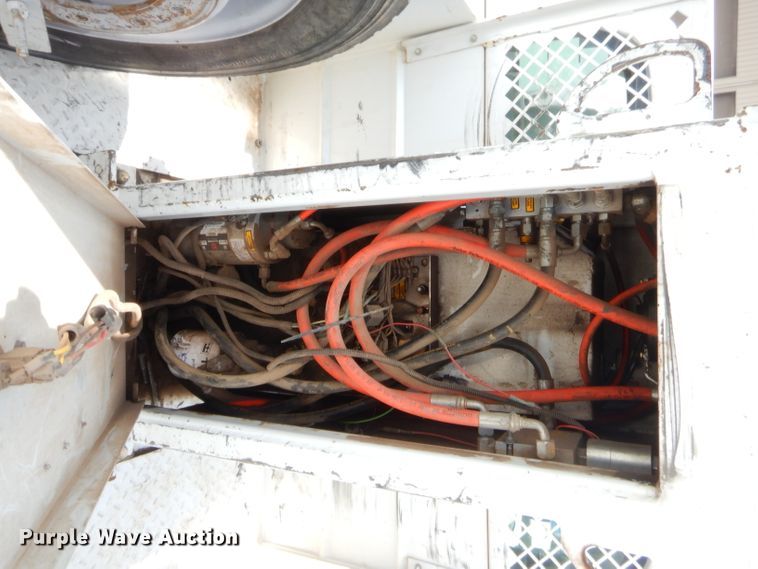 image for item GT9261 2012 Ford F550 Super Duty  bucket truck