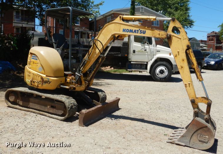 image for item GV9067 2003 Komatsu PC27MRX  mini excavator