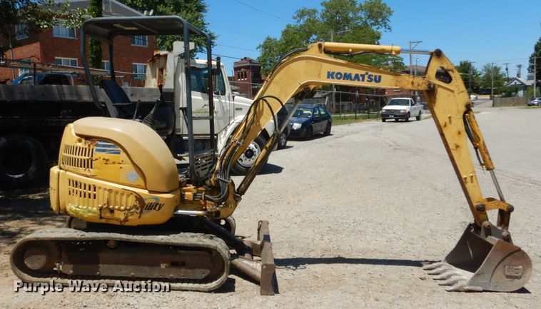 image for item GV9067 2003 Komatsu PC27MRX  mini excavator