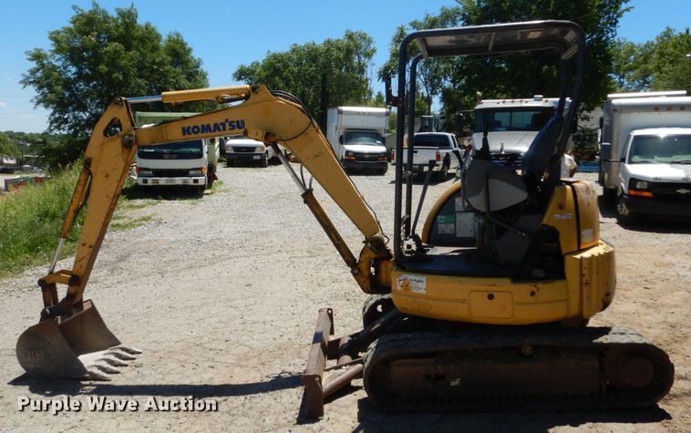 image for item GV9067 2003 Komatsu PC27MRX  mini excavator