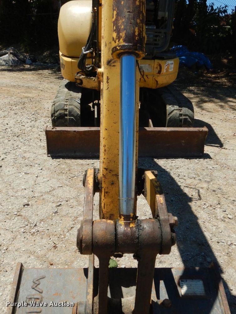 image for item GV9067 2003 Komatsu PC27MRX  mini excavator