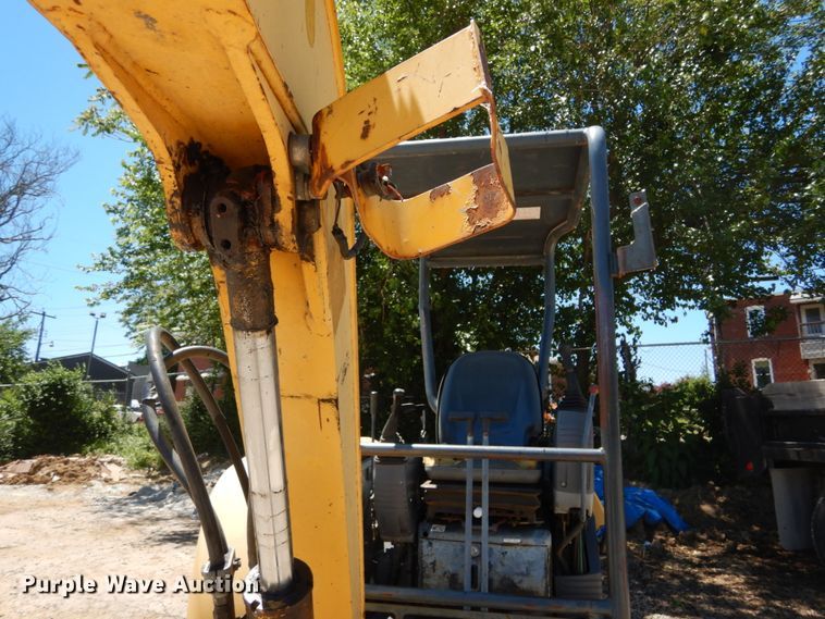 image for item GV9067 2003 Komatsu PC27MRX  mini excavator