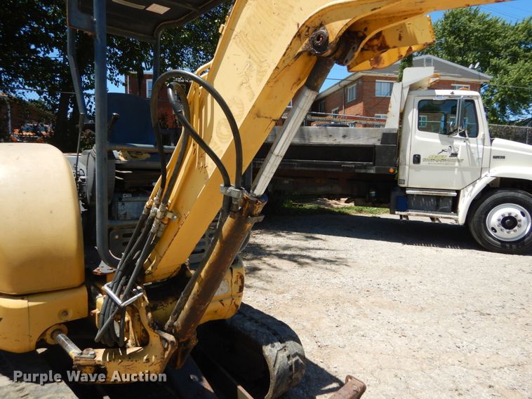 image for item GV9067 2003 Komatsu PC27MRX  mini excavator
