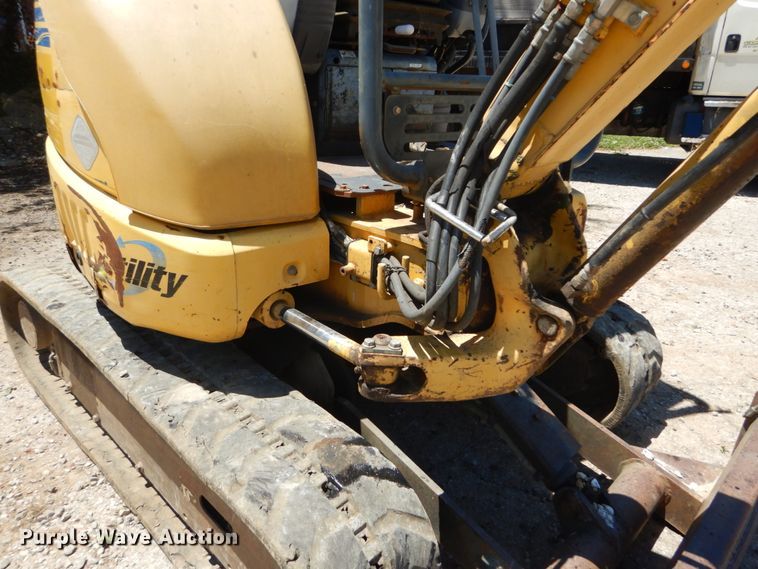 image for item GV9067 2003 Komatsu PC27MRX  mini excavator