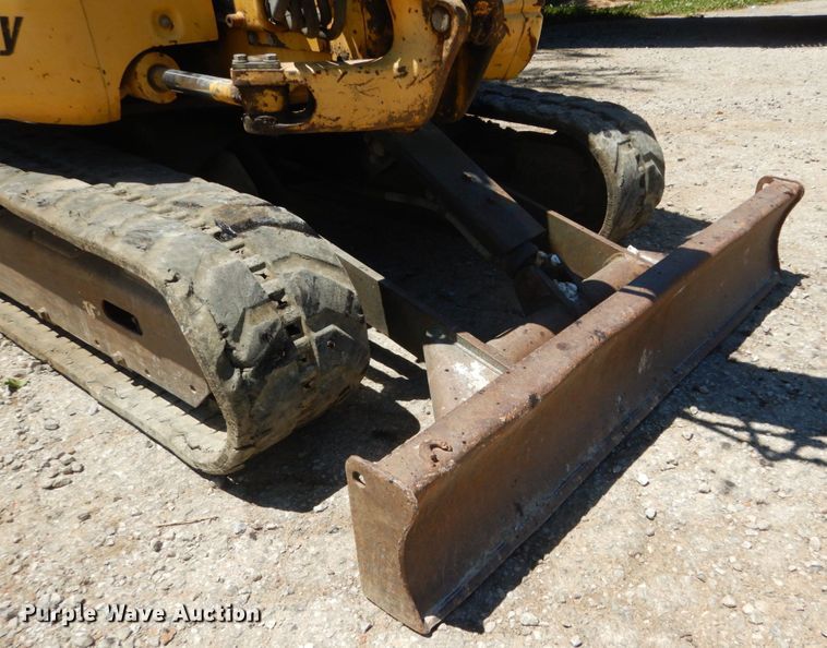 image for item GV9067 2003 Komatsu PC27MRX  mini excavator