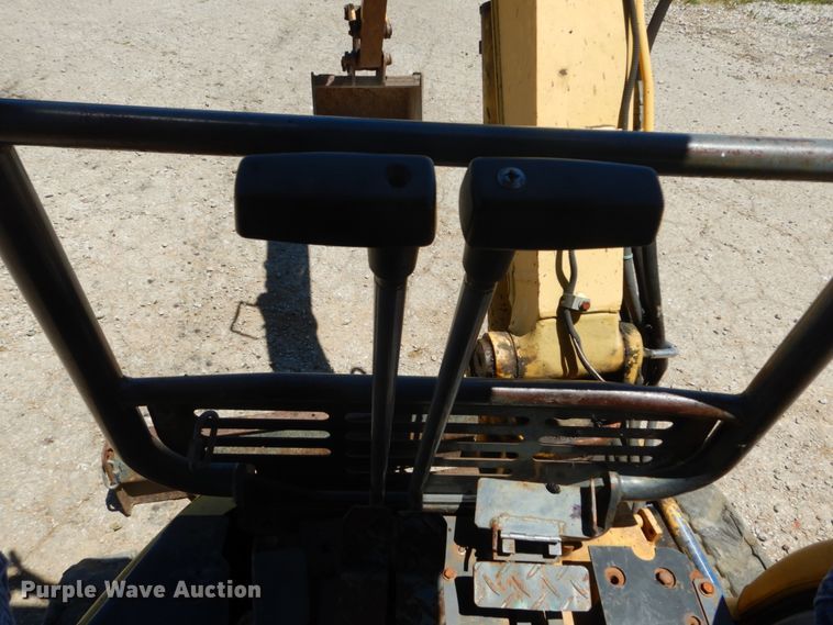 image for item GV9067 2003 Komatsu PC27MRX  mini excavator