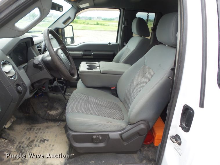 image for item GX9112 2011 Ford F550 Super Duty  service truck with crane