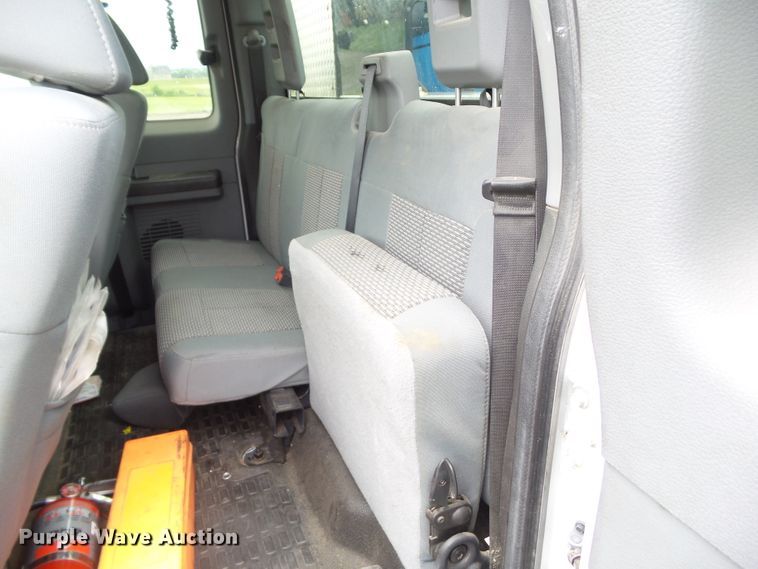 image for item GX9112 2011 Ford F550 Super Duty  service truck with crane