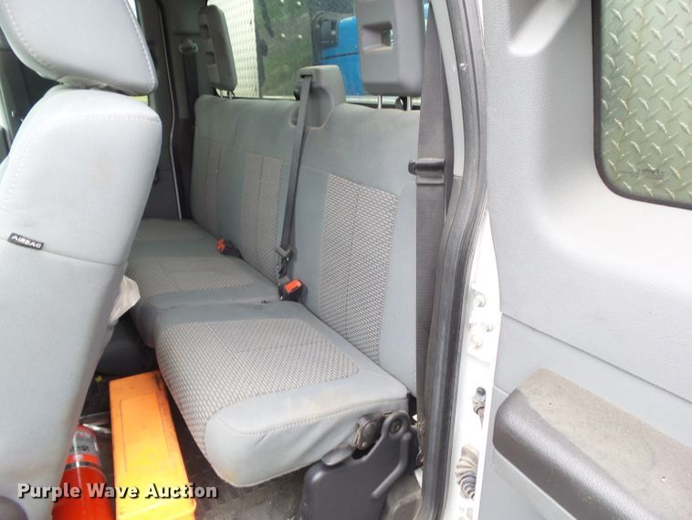 image for item GX9112 2011 Ford F550 Super Duty  service truck with crane