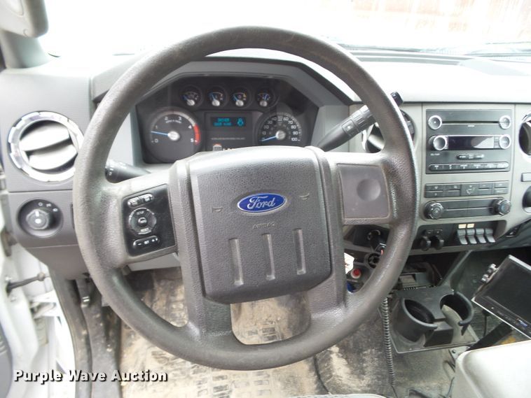 image for item GX9112 2011 Ford F550 Super Duty  service truck with crane